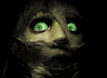 Mummy with green eyes